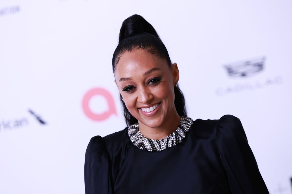 Tia Mowry gets real about eczema at AbbVies NYC pop-up [Video]