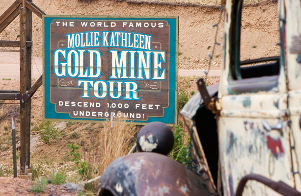 Twelve rescued from Colorado gold mine tourist site after elevator malfunction kills one [Video]