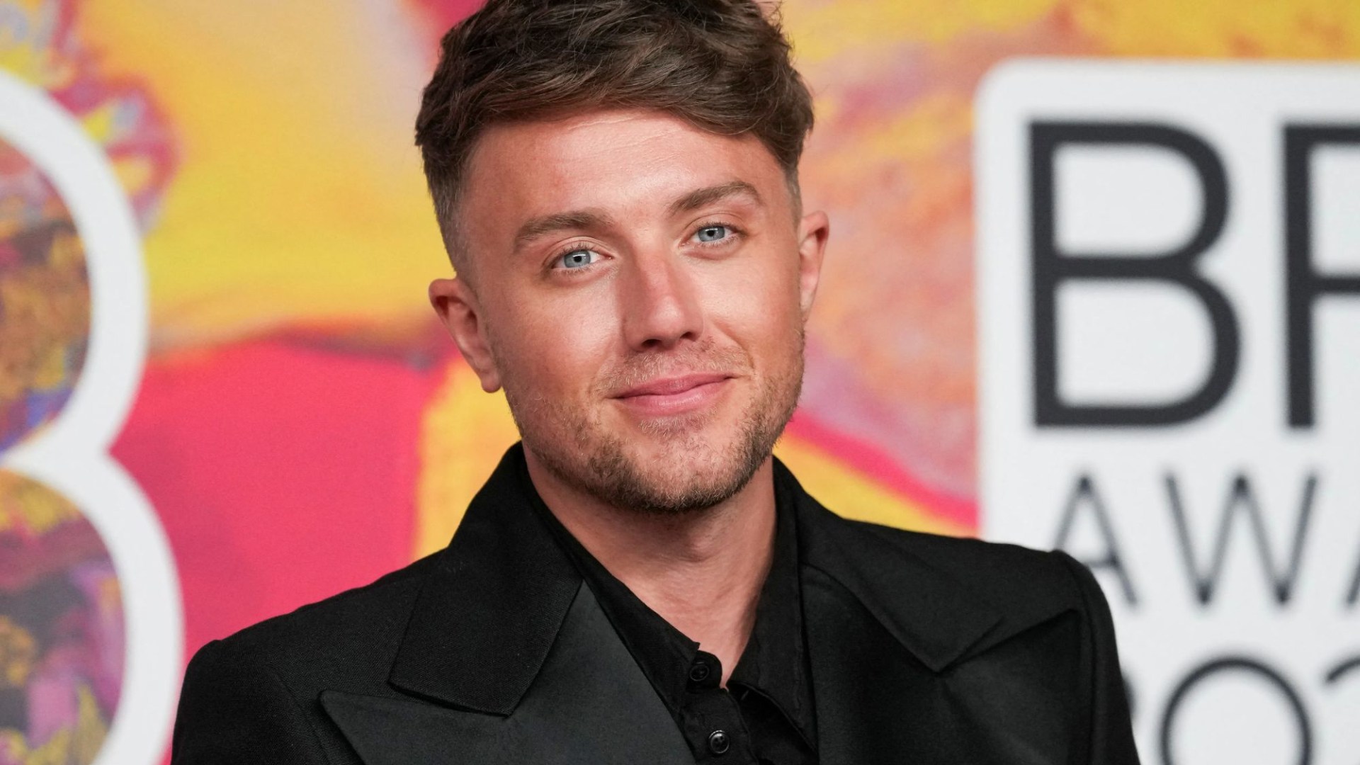 Roman Kemp sparks engagement rumours as girlfriend is spotted wearing a ring on her wedding finger [Video]