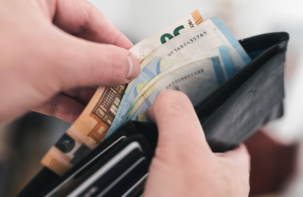 How often do you use cash?  TheJournal.ie [Video]