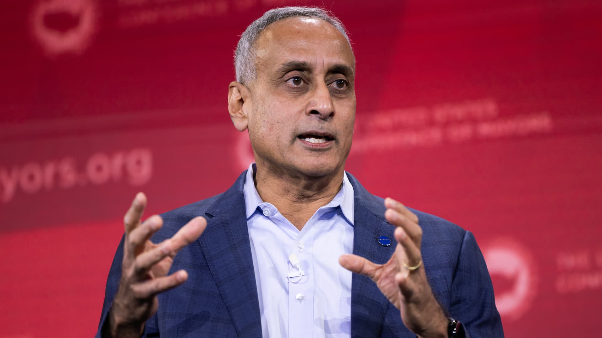 Google CEO names new search, ads boss, Raghavan to chief technologist [Video]