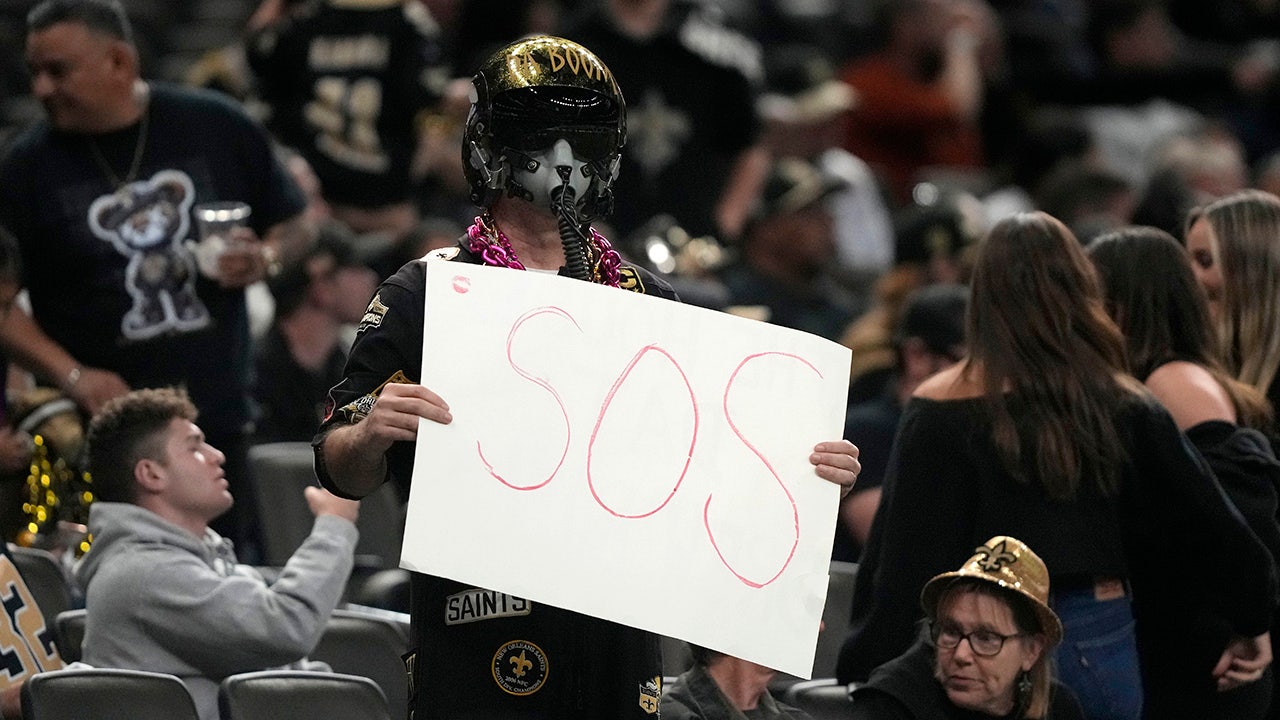 Saints face ridicule for bizarre decisions before halftime: ‘Seems like they want to get their coach fired’ [Video]