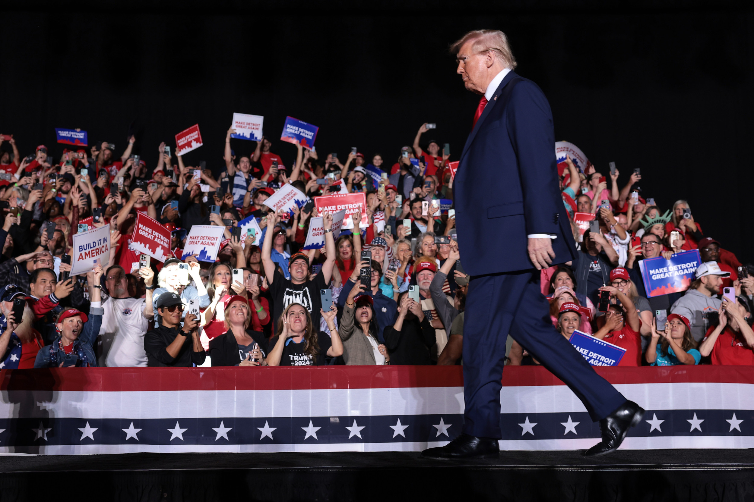 Harris Campaign Mocks Trump’s Departing Crowd During ‘Exhausted’ Speech [Video]