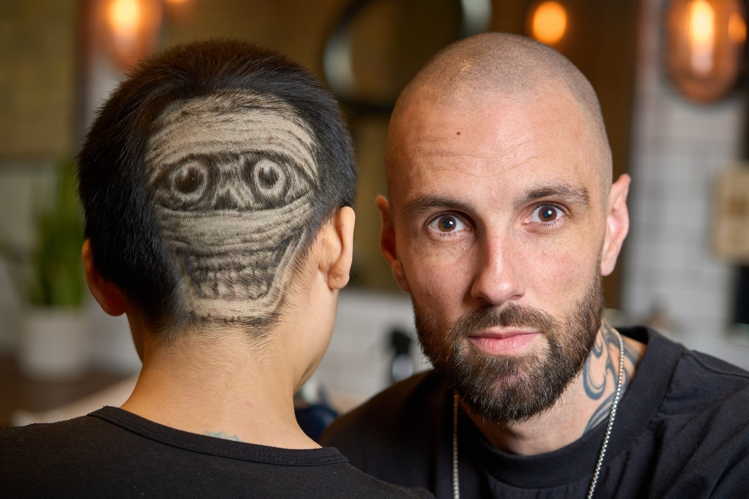 Barbershop offering FREE haircut & wine in 24-hour Halloween offer… by transforming body hair into ‘frightening art’ [Video]