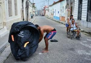 Hurricane set to hit Cuba amid national blackout [Video]