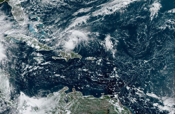 Hurricane Oscar makes landfall in the Bahamas and heads toward Cuba [Video]