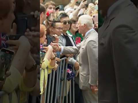 King Charles and Queen Camilla meet with cheering crowds in Sydney | ABC News [Video]