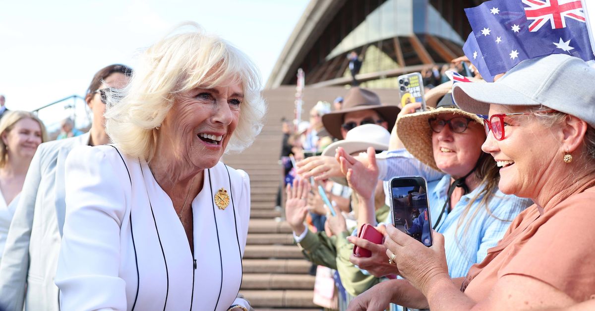 King Charles and Queen Camilla Australia tour LIVE updates: Huge crowds for King, Queen’s Opera House visit; Royals show off barbecue skills; Peter Dutton condemns Lidia Thorpe’s outburst at the King; Queen Victoria statue vandalised in Sydney’s CBD [Video]