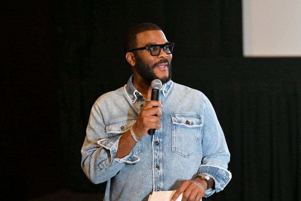 Tyler Perry Makes It Rain On Dancer At Usher Concert [Video]