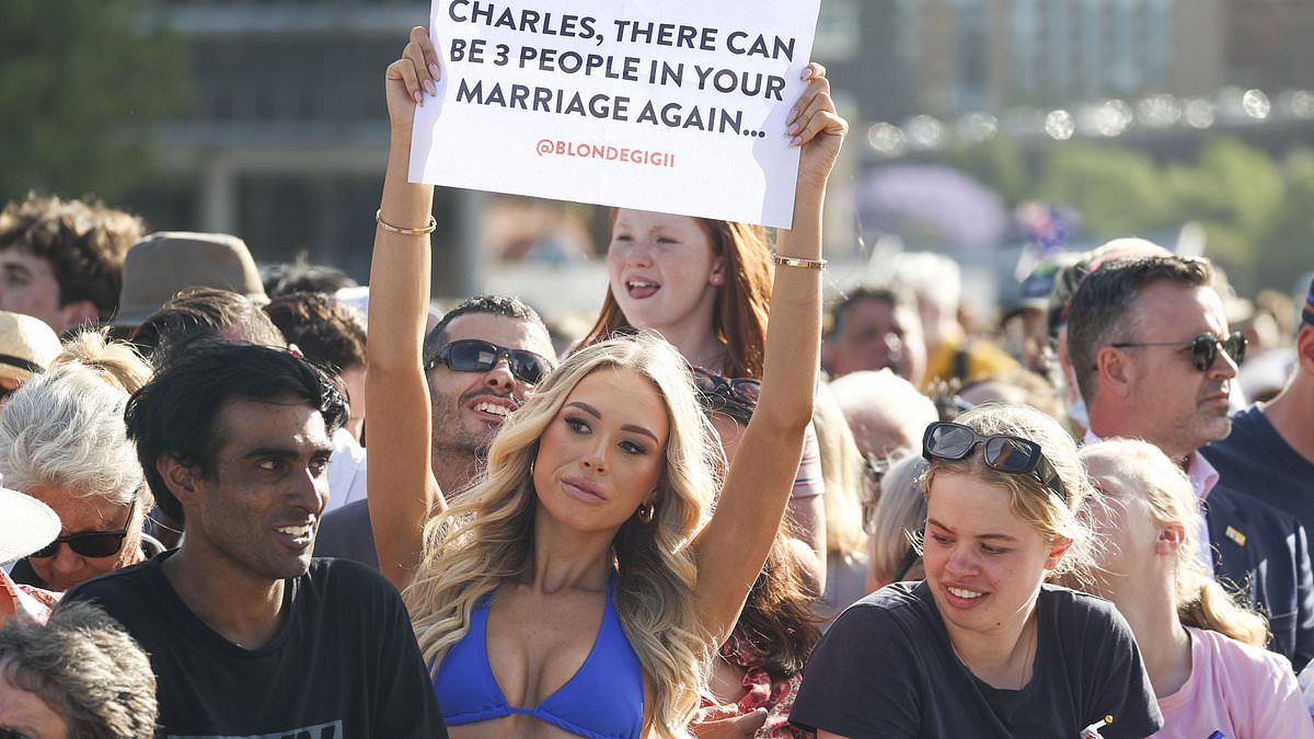 Inside the glamorous life of the Australian model who had a VERY cheeky sign for King Charles in Sydney [Video]