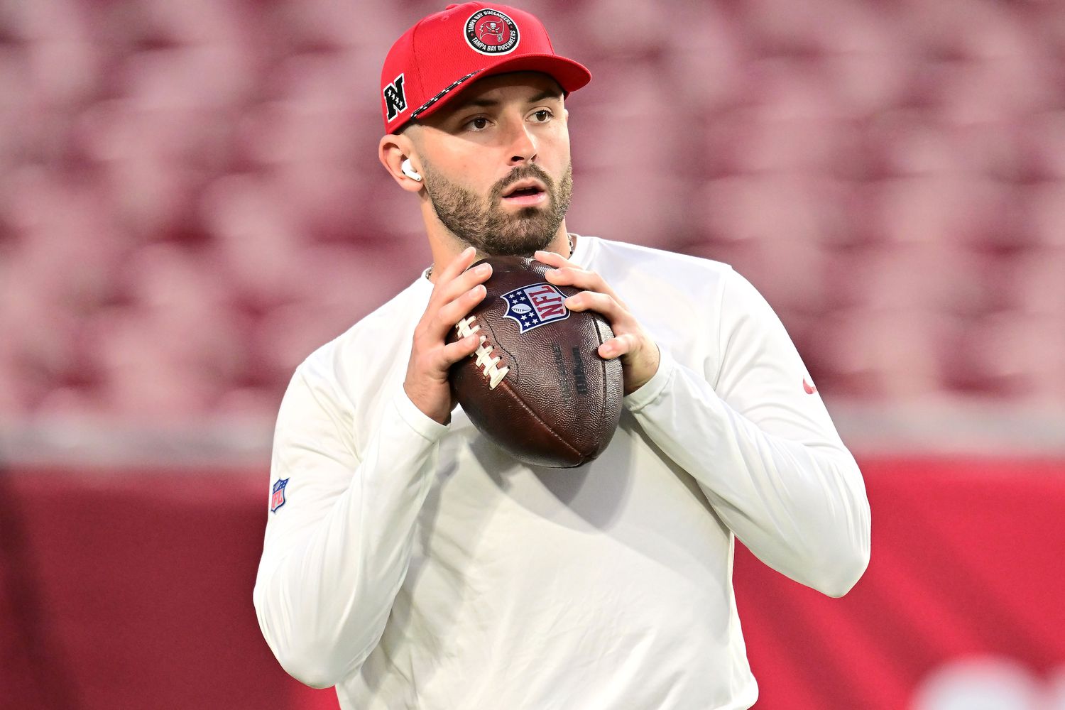 Buccaneers QB Baker Mayfield Gets Called Out by Fans for Popping Zyn Mid Game [Video]