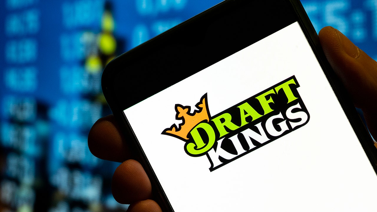 DraftKings adds high-priced giveaways to rewards program seeking enhanced loyalty from sports betters [Video]