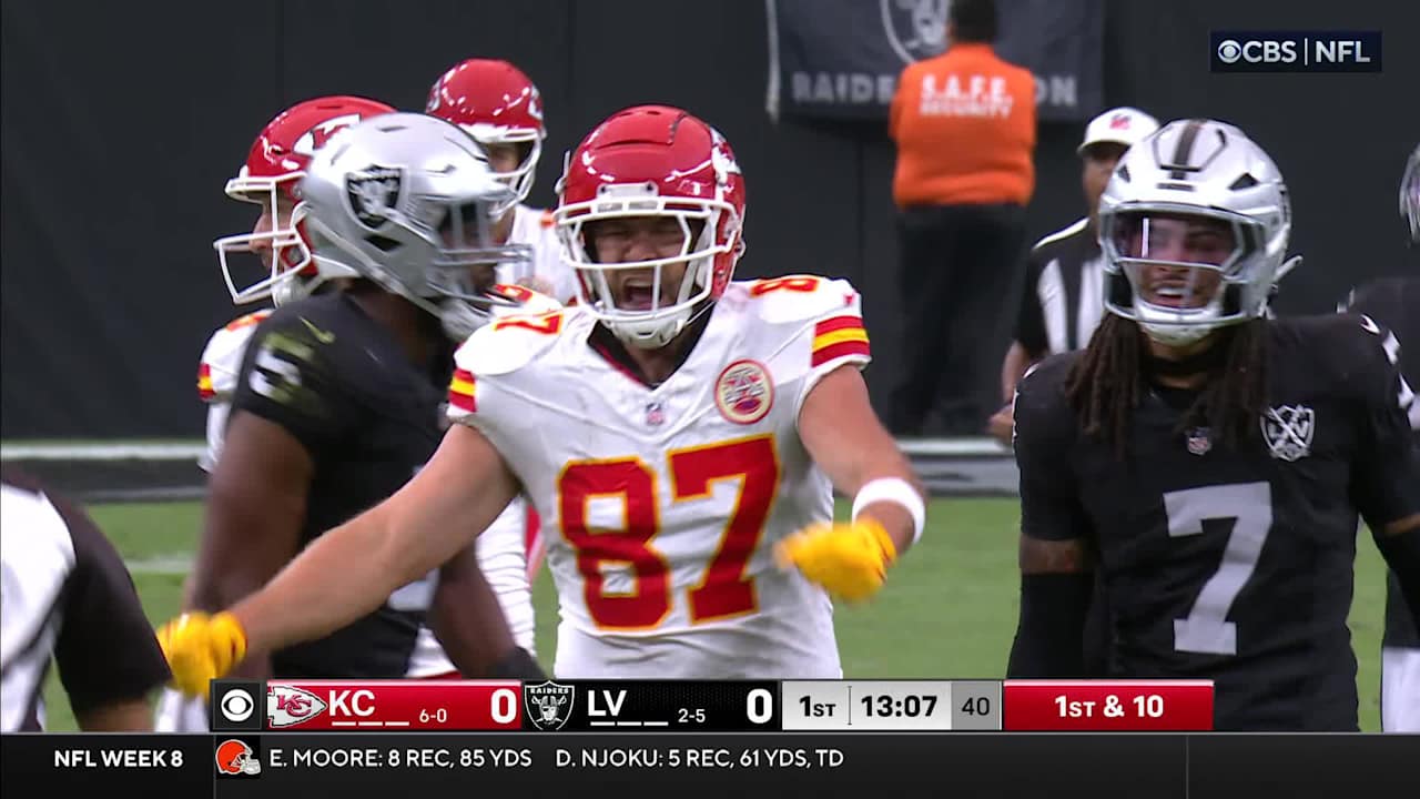 Tight End Travis Kelce Hype After 25-yard Catch vs. Las Vegas Raiders [Video]