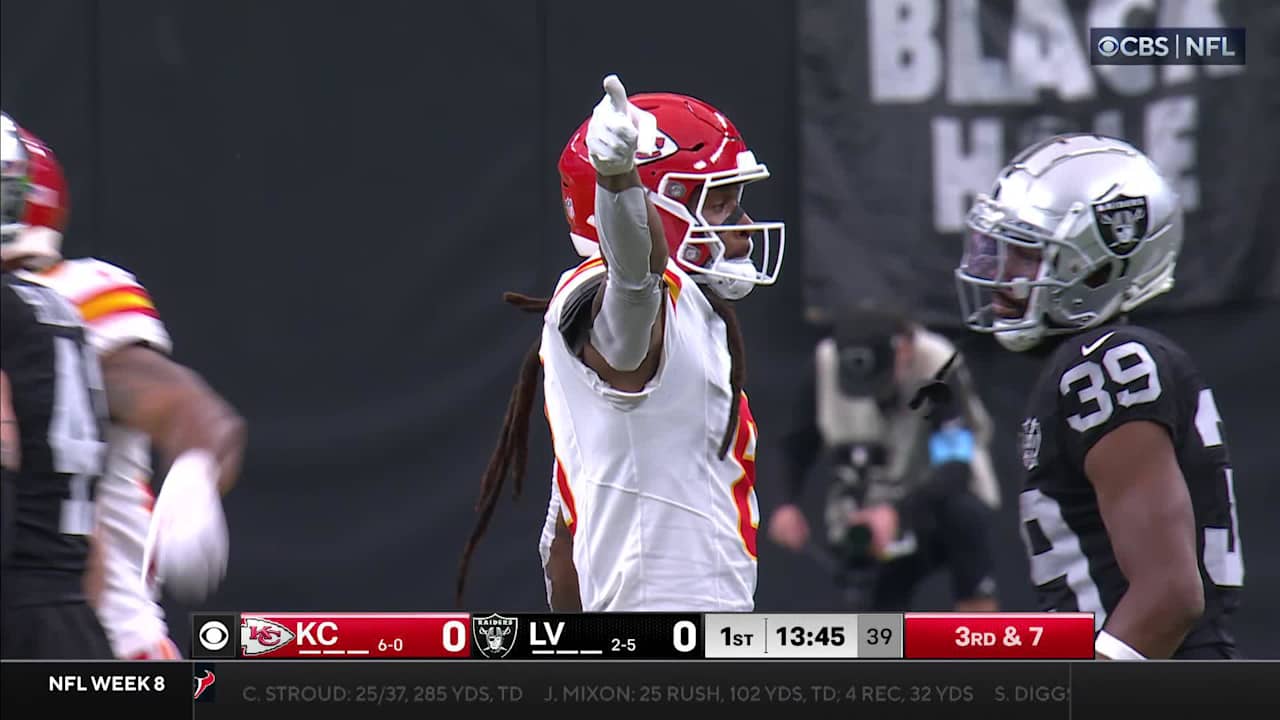 Wide Receiver DeAndre Hopkins’ First Catch as a Chief Goes for 13-yard gain vs. Raiders [Video]