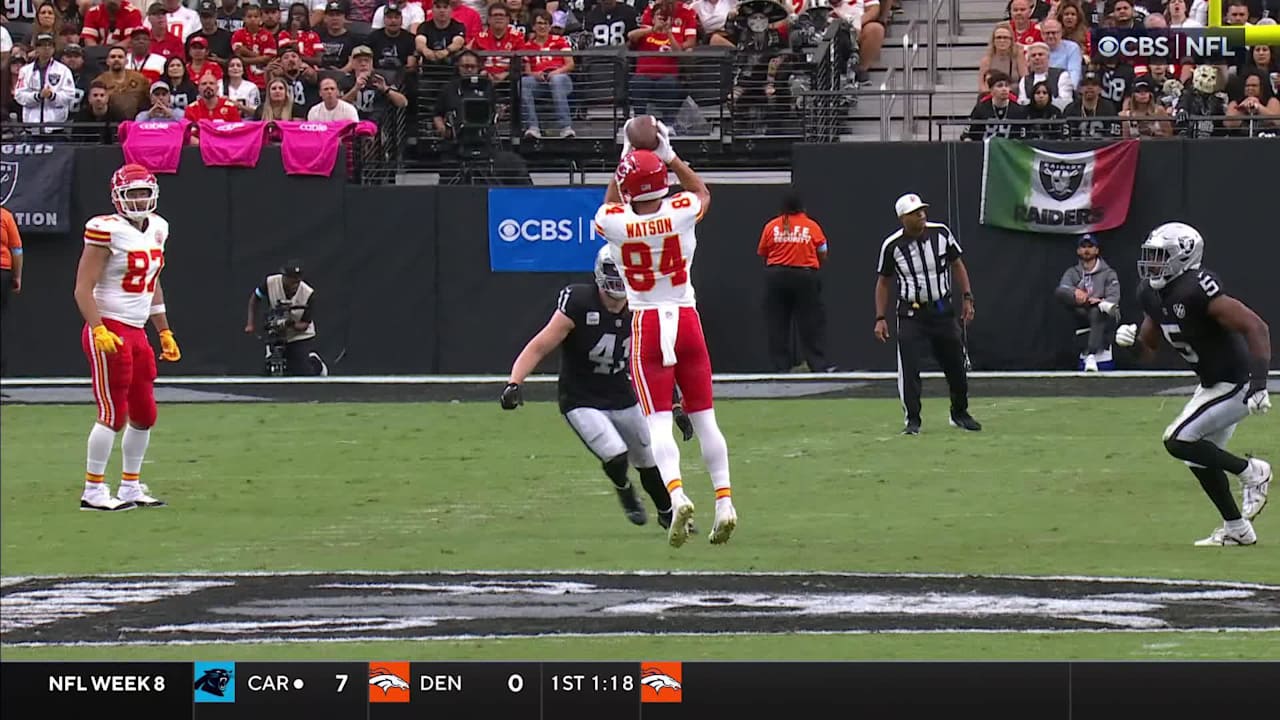 Quarterback Patrick Mahomes’ 19-yard Dart Locates Tight End Justin Watson in Soft Spot of Raiders’ Defense [Video]