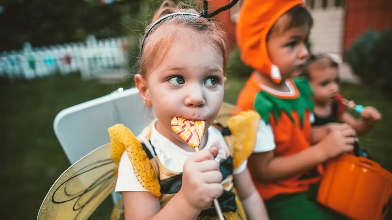 Halloween nutrition: Keep kids from over-indulging with these 5 tips [Video]