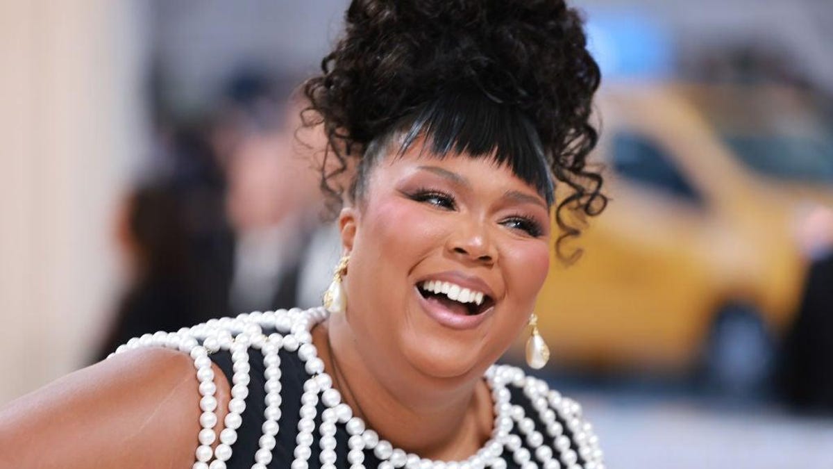 Singer Lizzo Makes Fun of Herself With Halloween Costume [Video]