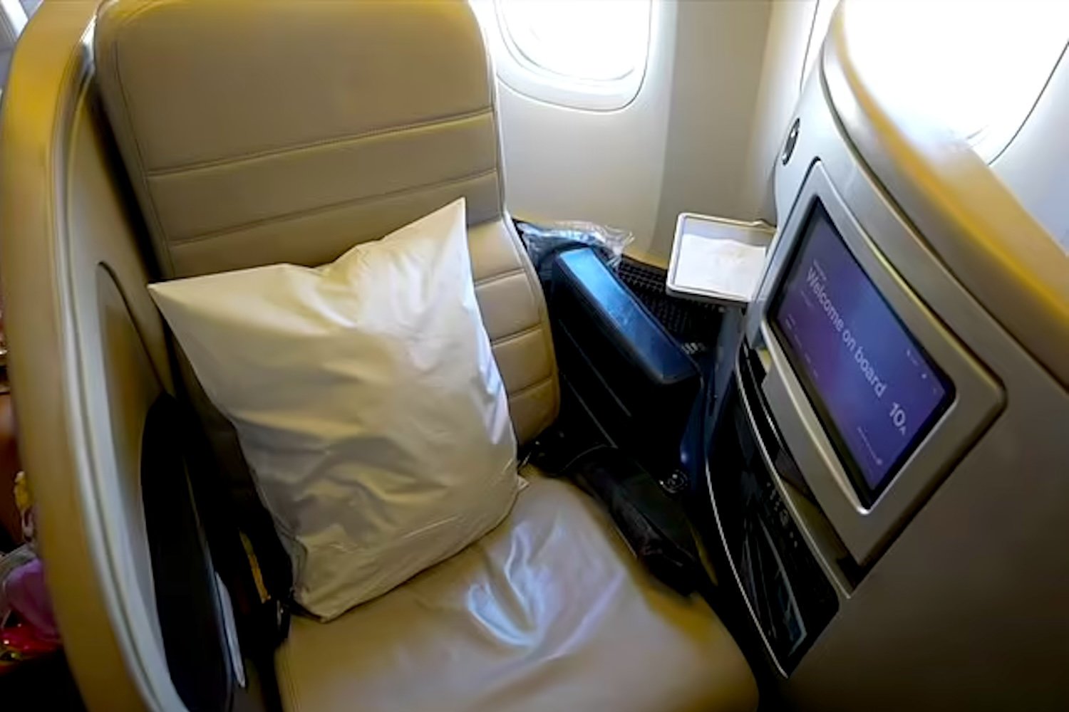 Flying Air New Zealand: Unconventional Business Class Seats Offer Both Perks and Quirks [Video]