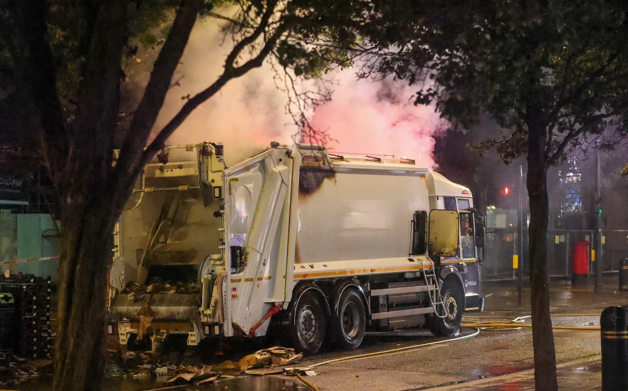 Electric Bin Lorry Bursts Into Flames Causing Road Closures In Central London [Video]