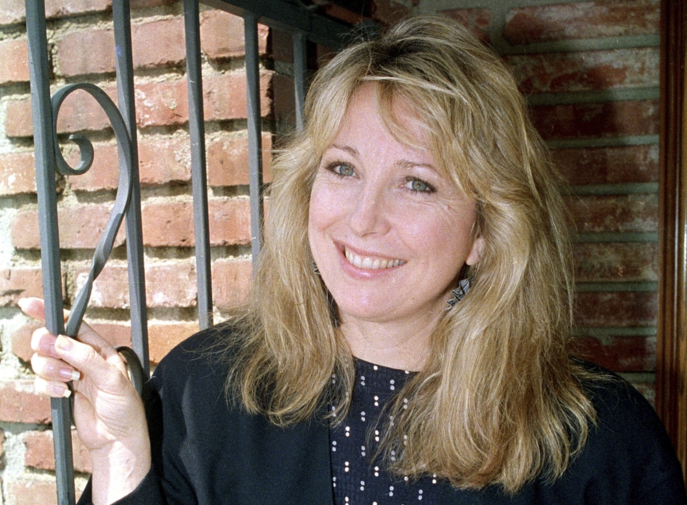 Teri Garr, offbeat comic actor of Young Frankenstein and Tootsie, dies at 79 [Video]