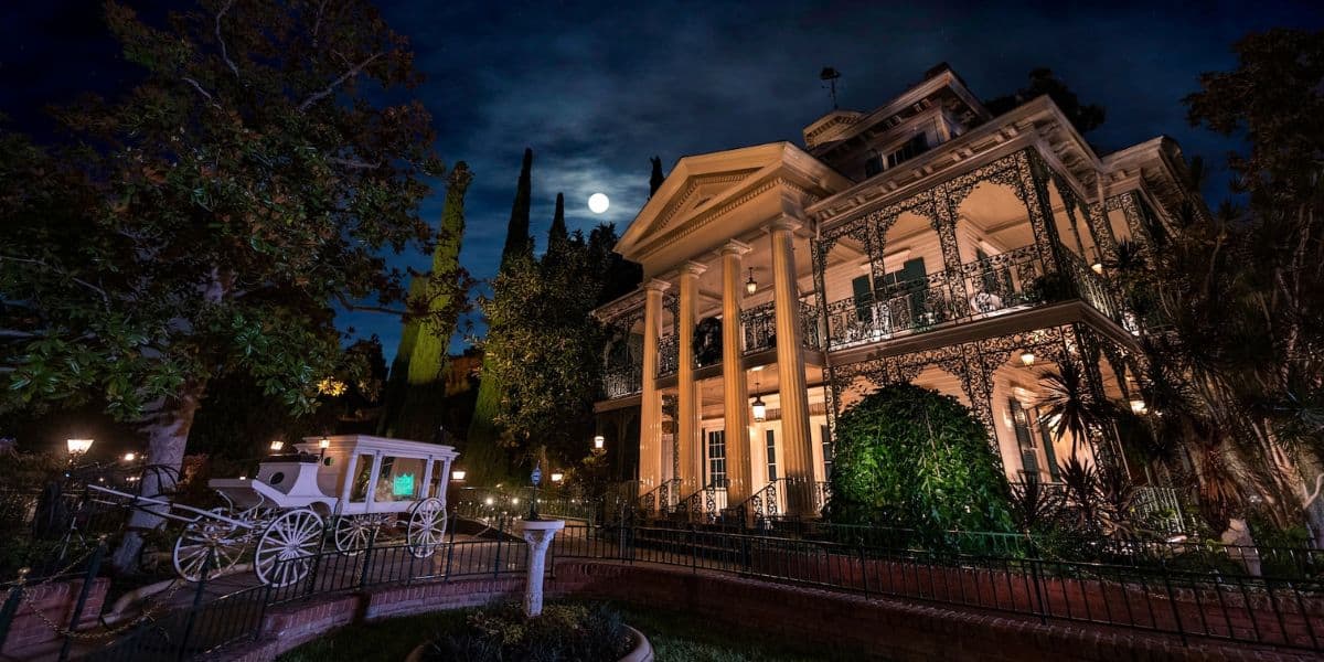 Disney Fans Can See a Real Ghost at the Haunted Mansion [Video]