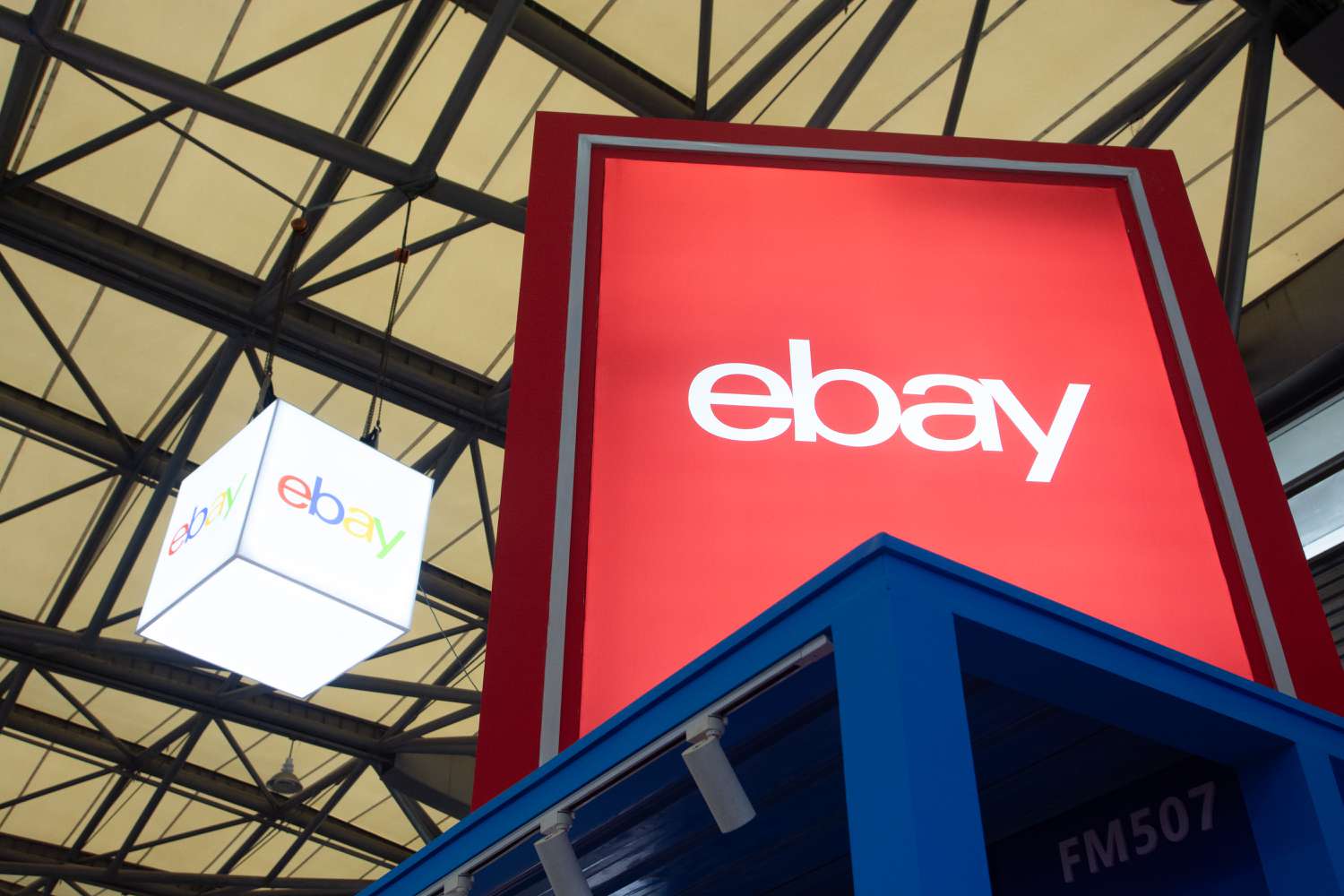 EBay Stock Sinks on Concerns About Holiday Shopping Season [Video]