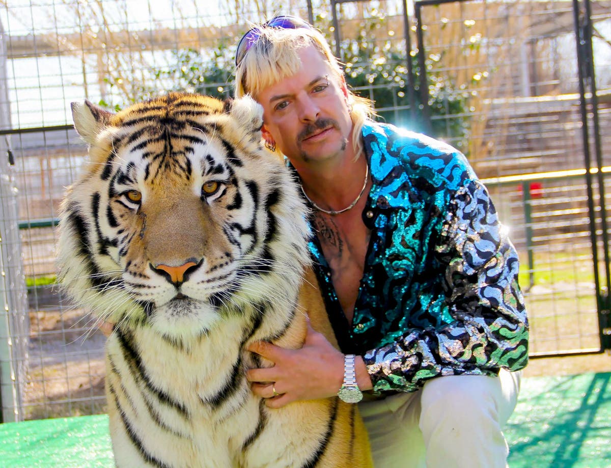 Tiger King Joe Exotic announces engagement to fellow inmate while in prison [Video]