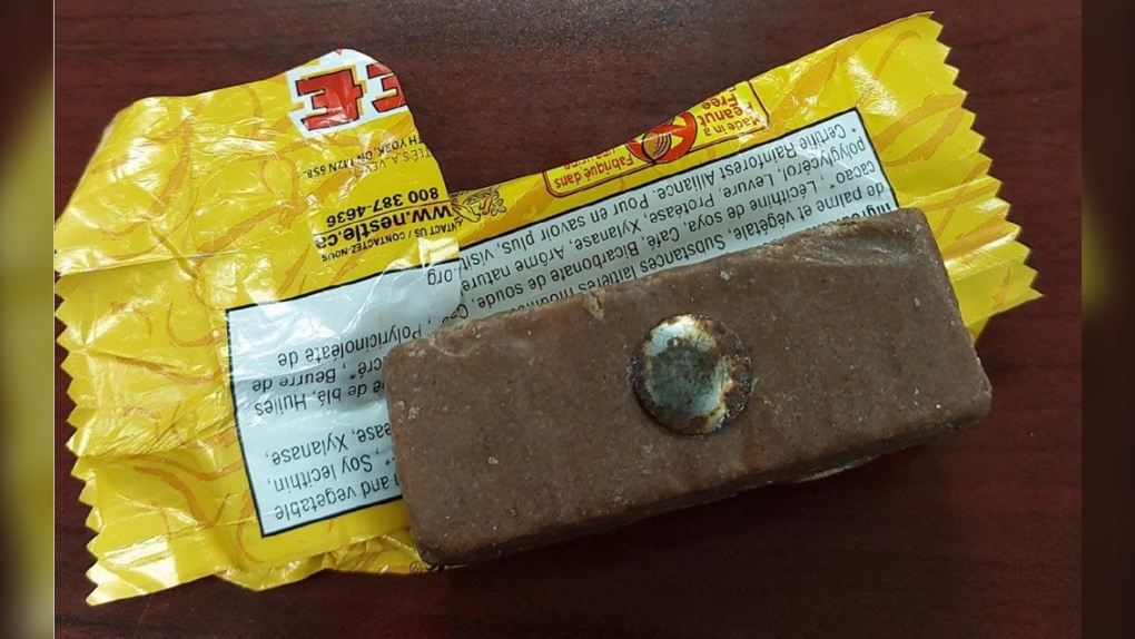 OPP urging parents in eastern Ontario to inspect Halloween candy after rusty thumb tack found in chocolate bar [Video]