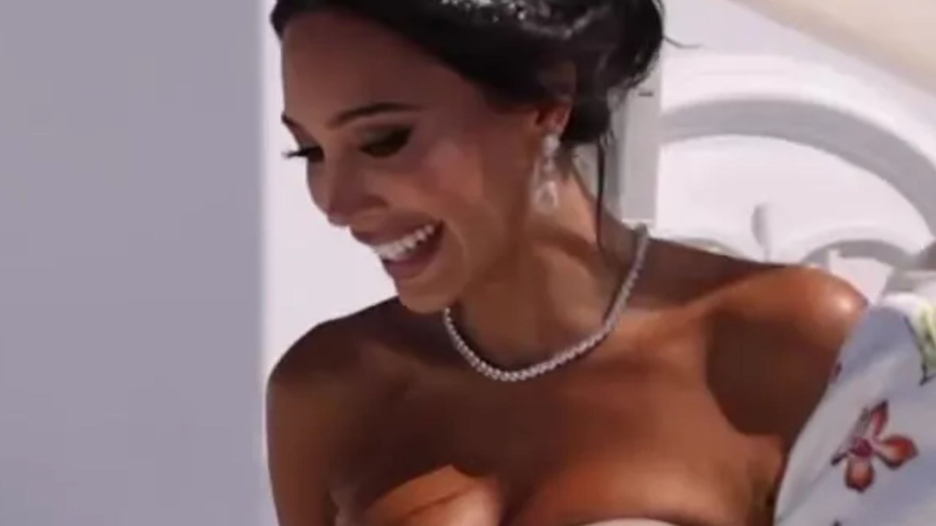 Bride with 385k wedding slated for ‘cheap’ looking ‘underwear’ dress as trolls say ‘money can’t buy you class’ [Video]