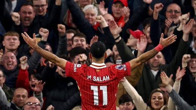 Mohamed Salah’s cryptic social media post has Liverpool fans fearing the worst as Arne Slot hails ‘special’ player [Video]