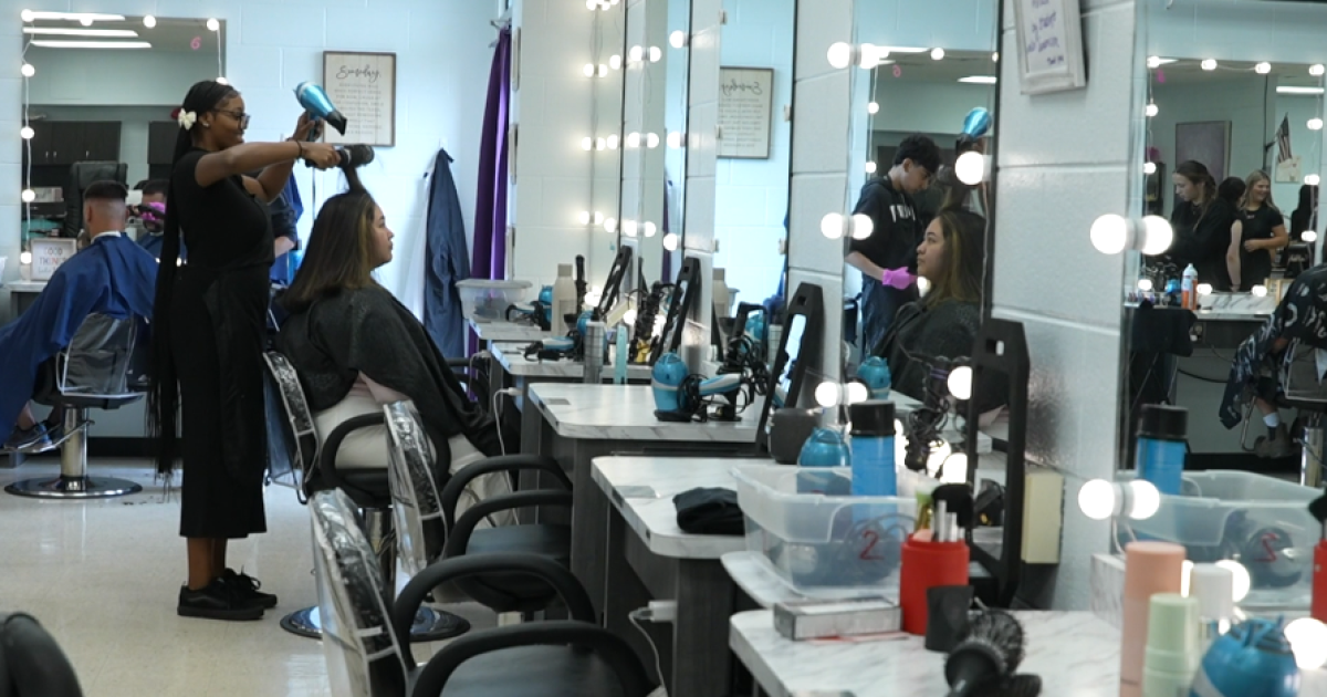 Gallatin students pursue passion for cosmetology, real-world experiences [Video]