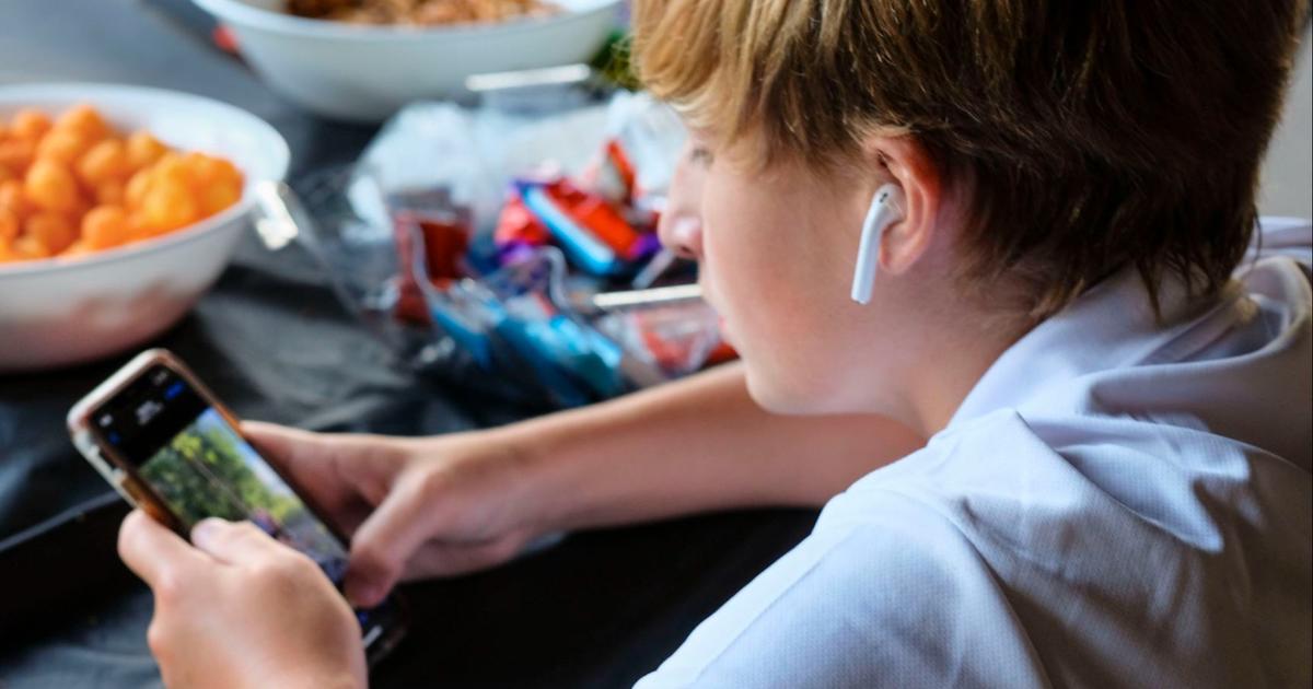 Australia plans “world-leading” social media ban for children under 16 [Video]