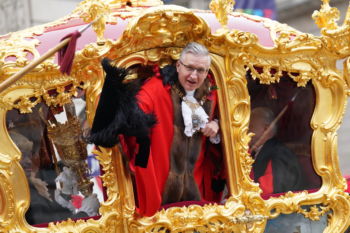 Thousands cheer on 696th Lord Mayor of London at annual show [Video]