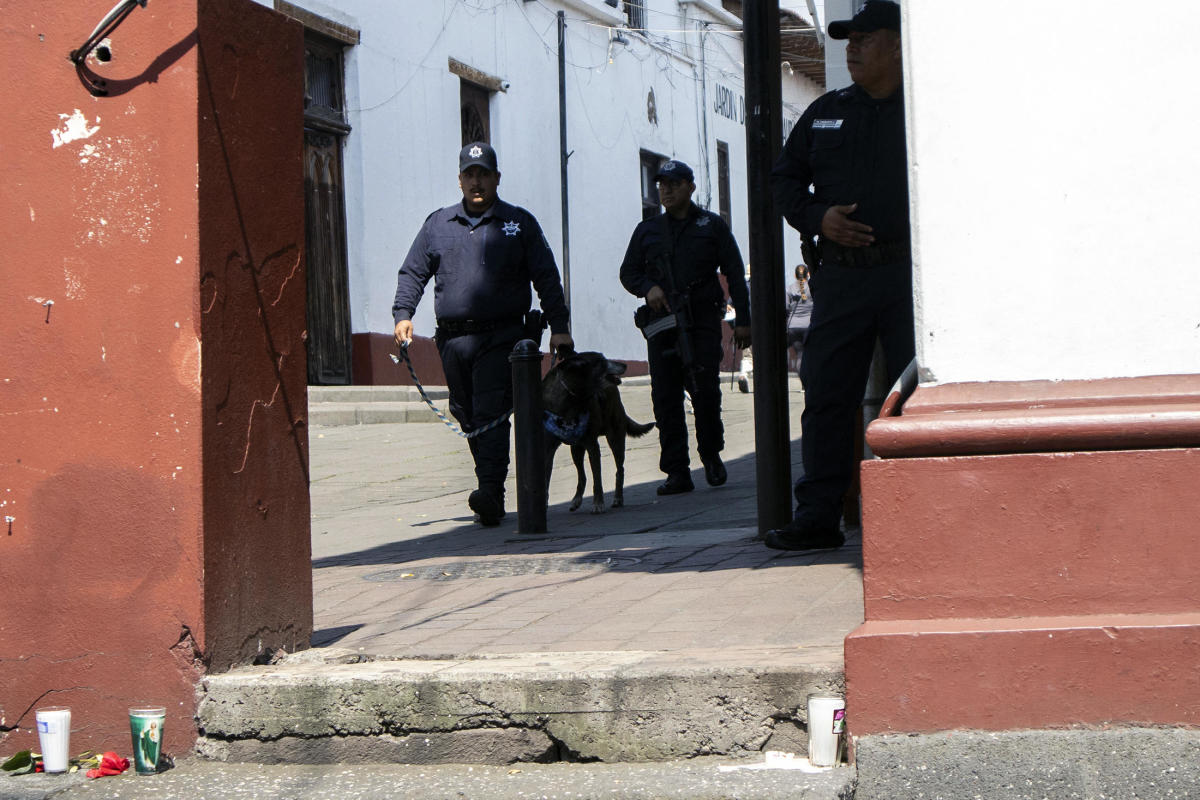 Gunmen open fire inside Mexico bar killing at least 10 [Video]