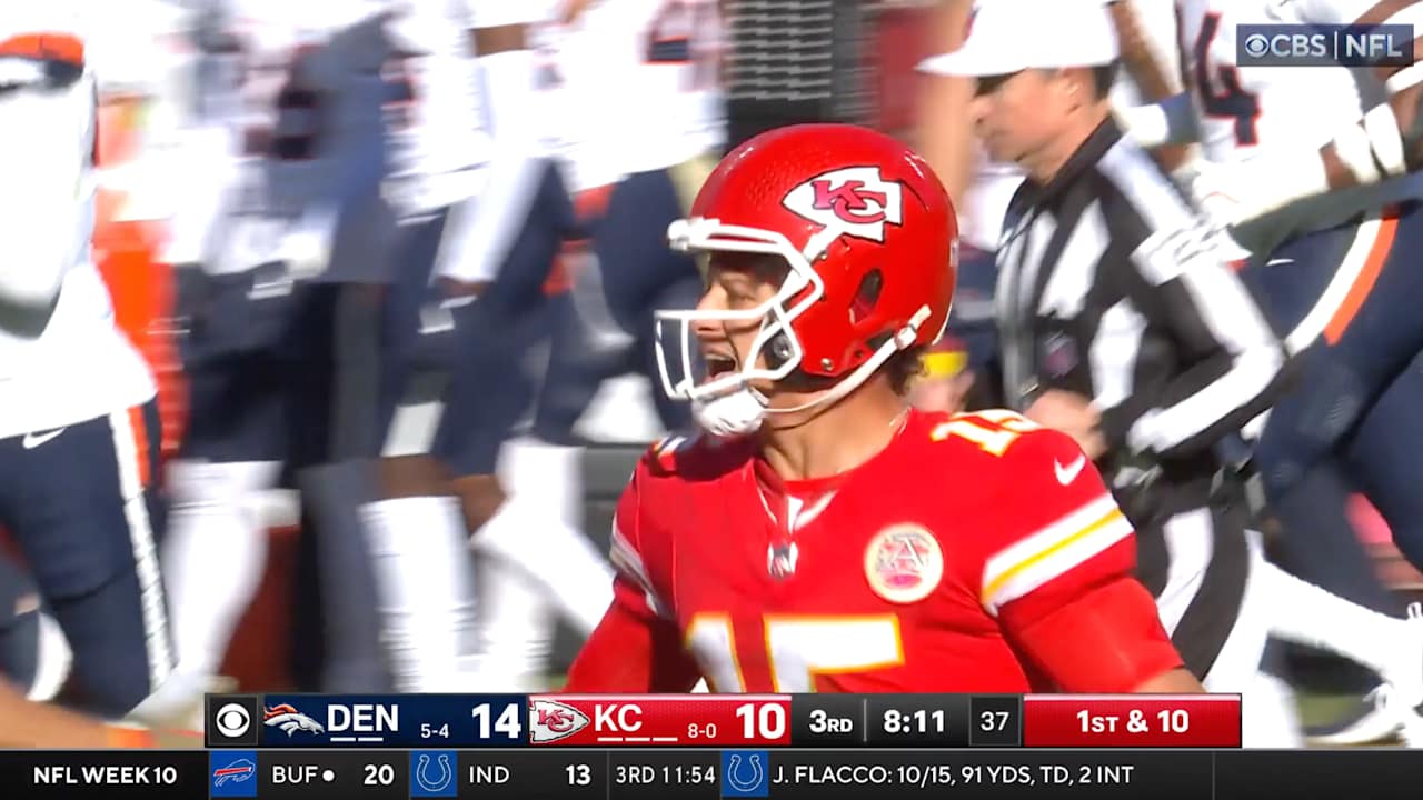 Kansas City Chiefs Quarterback Patrick Mahomes and Running Back Samaje Perine Deflect Denver Broncos for 35-yard Gain Via Off-Platform Pass [Video]