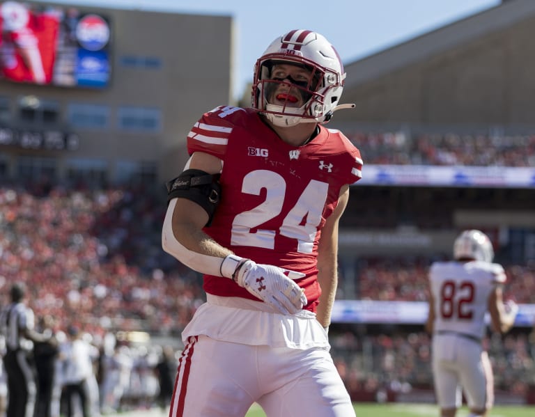 Wisconsin players address media ahead of Oregon matchup [Video]