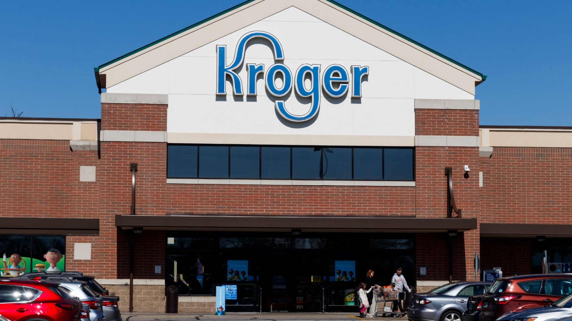 Kroger apologizes as shopper gets ‘Walmart experience’ at gas station and fumes ‘I don’t feel comfortable coming back’ [Video]