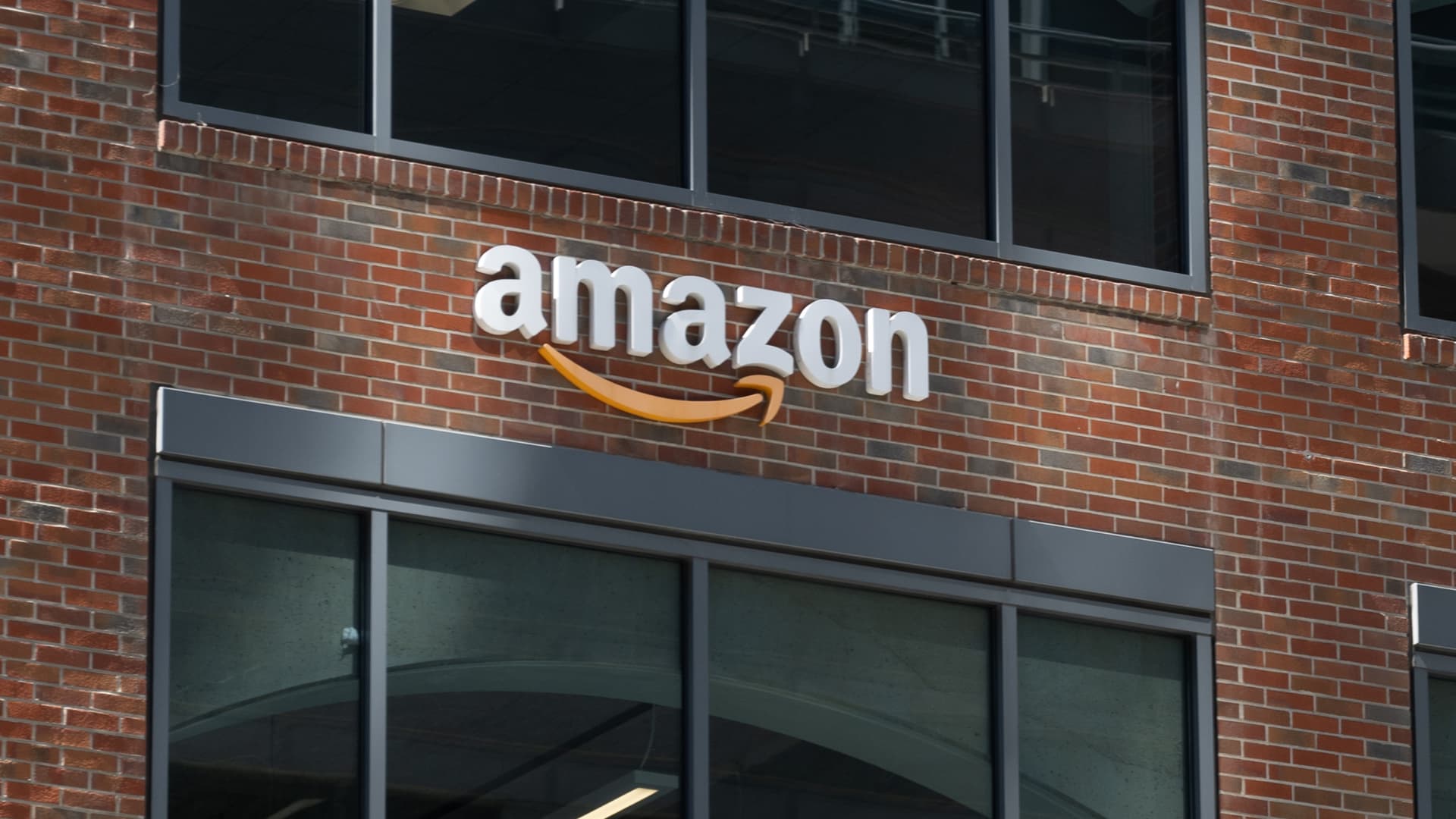 Amazon questioned by House committee over ‘dangerous’ TikTok deal [Video]