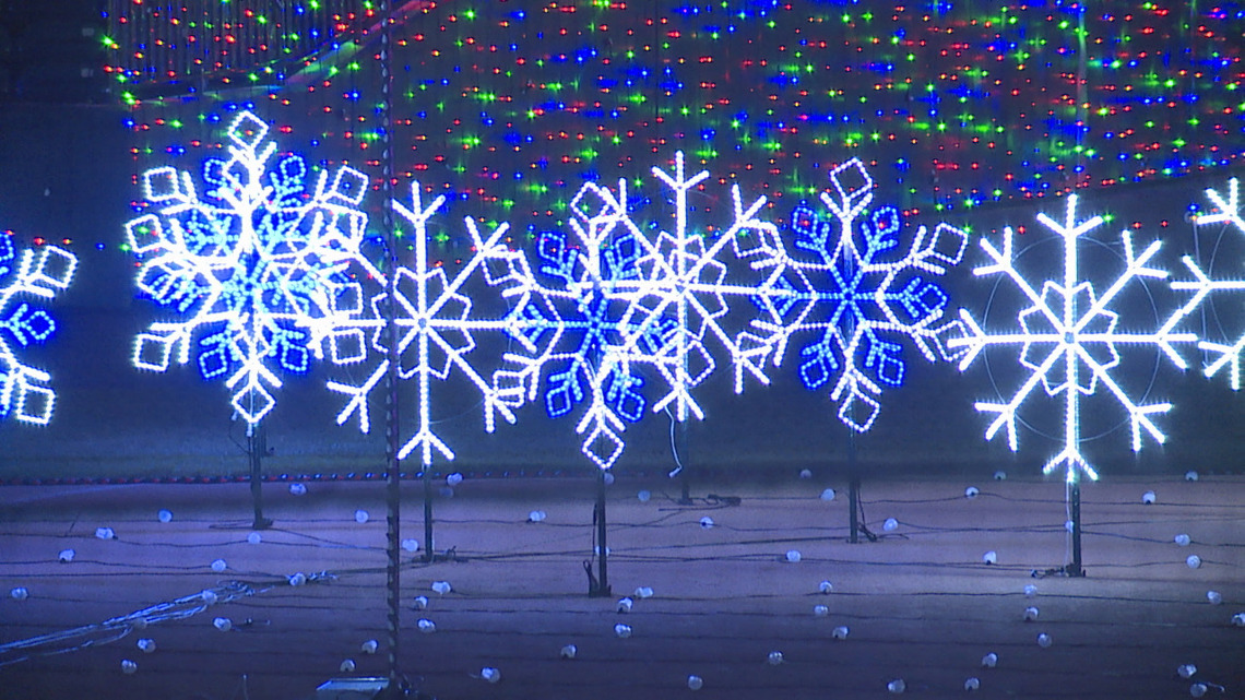 New attraction in York uses 3 million bulbs to light up holidays [Video]