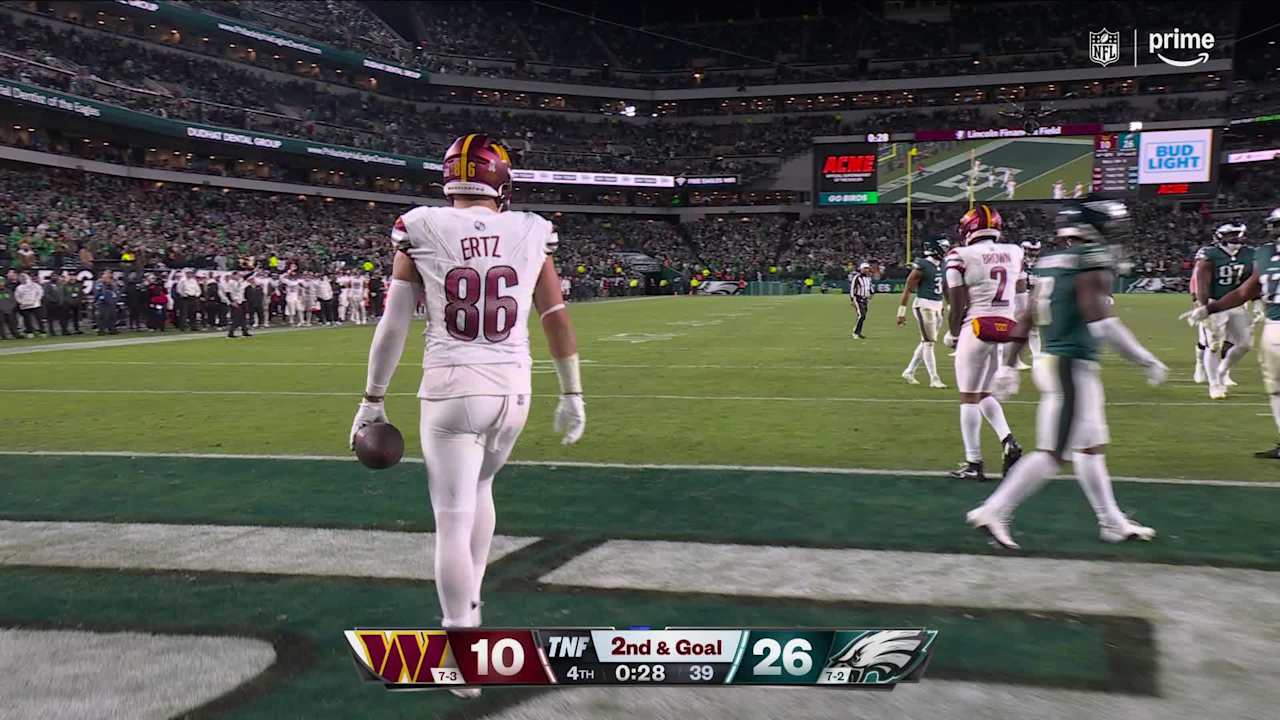 Zach Ertz clamps down on fourth-quarter TD pass [Video]