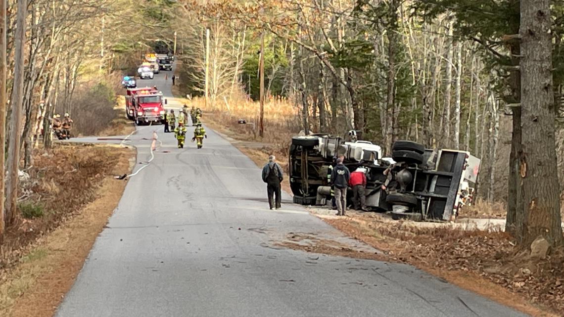 Propane truck crash closes road in Bowdoin for several hours [Video]