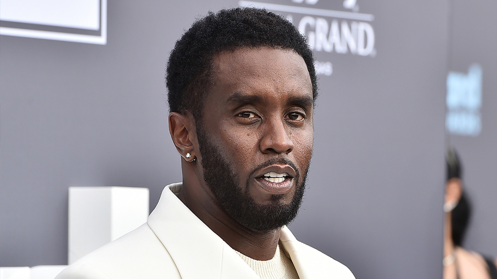 Music mogul Sean ‘Diddy’ Combs is trying to obstruct his sex trafficking case, prosecutors say [Video]