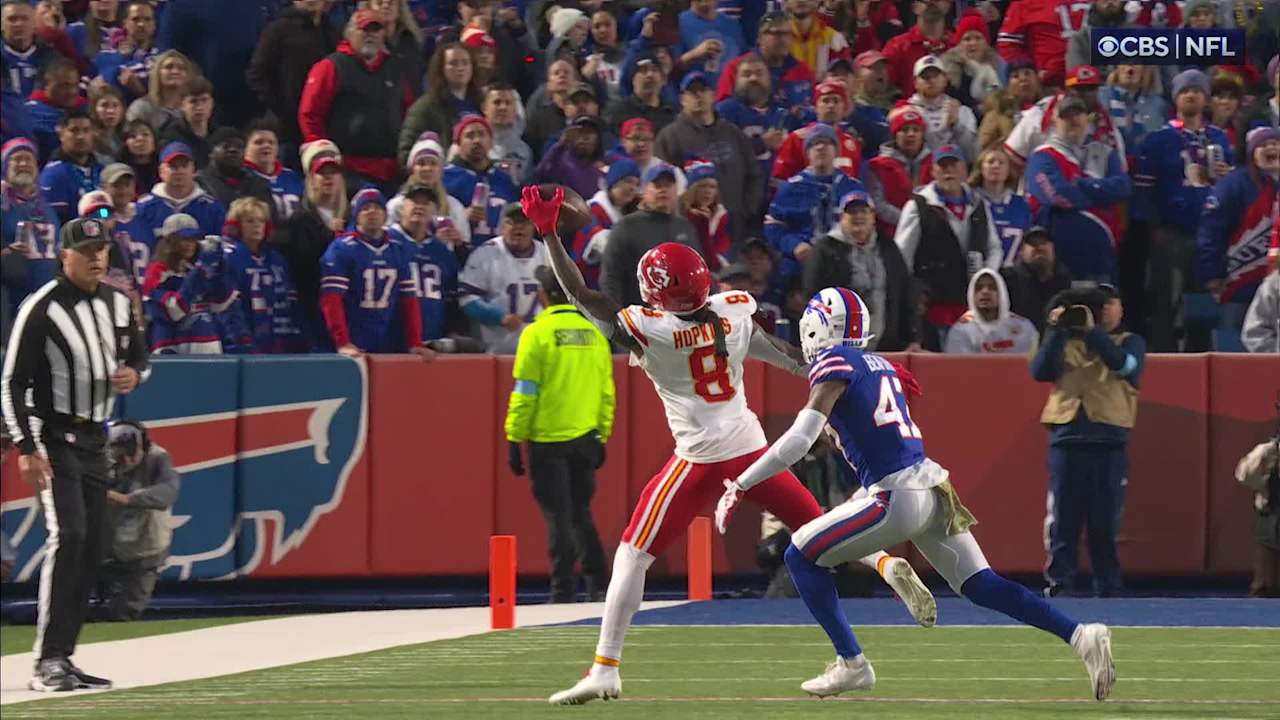 Can’t-Miss Play: DeAndre Hopkins Catches One-Handed Pass from Patrick Mahomes on 5-yard Reception good for First Down [Video]