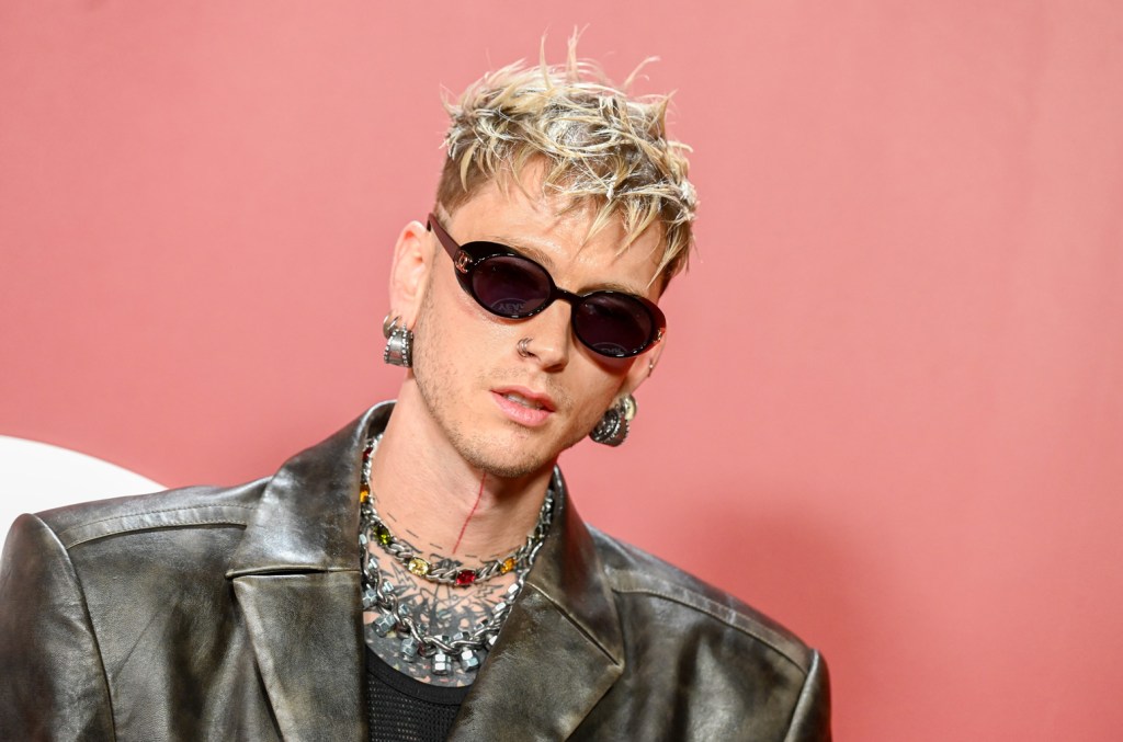 MGK to Join Gwen Stefani’s ‘The Voice’ Team as Playoff Advisor [Video]