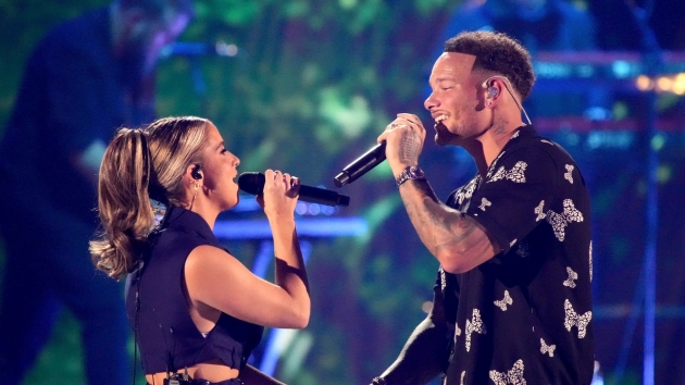 Kane Brown + Katelyn let their Body Talk in steamy music video  CT40