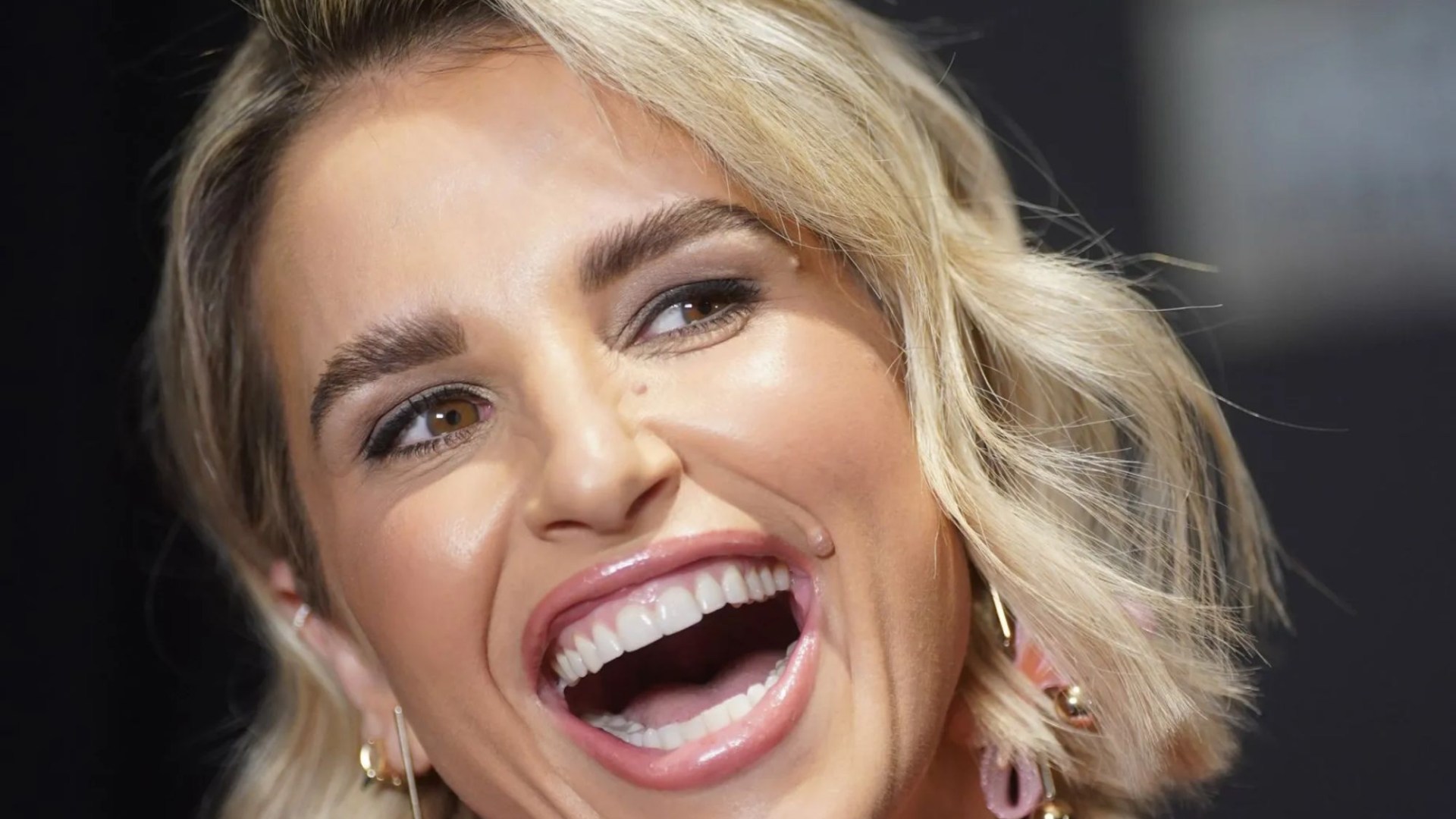 This has been a dream cries Vogue Williams as she shares ‘epic’ snap with legendary singer [Video]