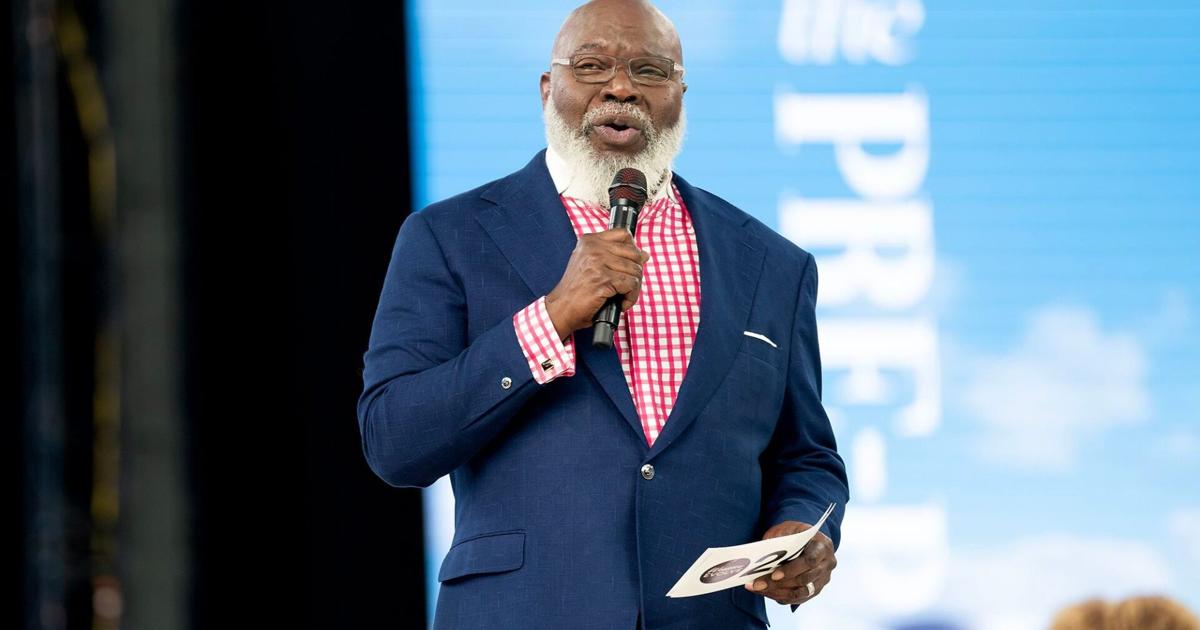 Bishop T.D. Jakes is stable after suffering health incident during Sunday sermon, church says | National & World [Video]