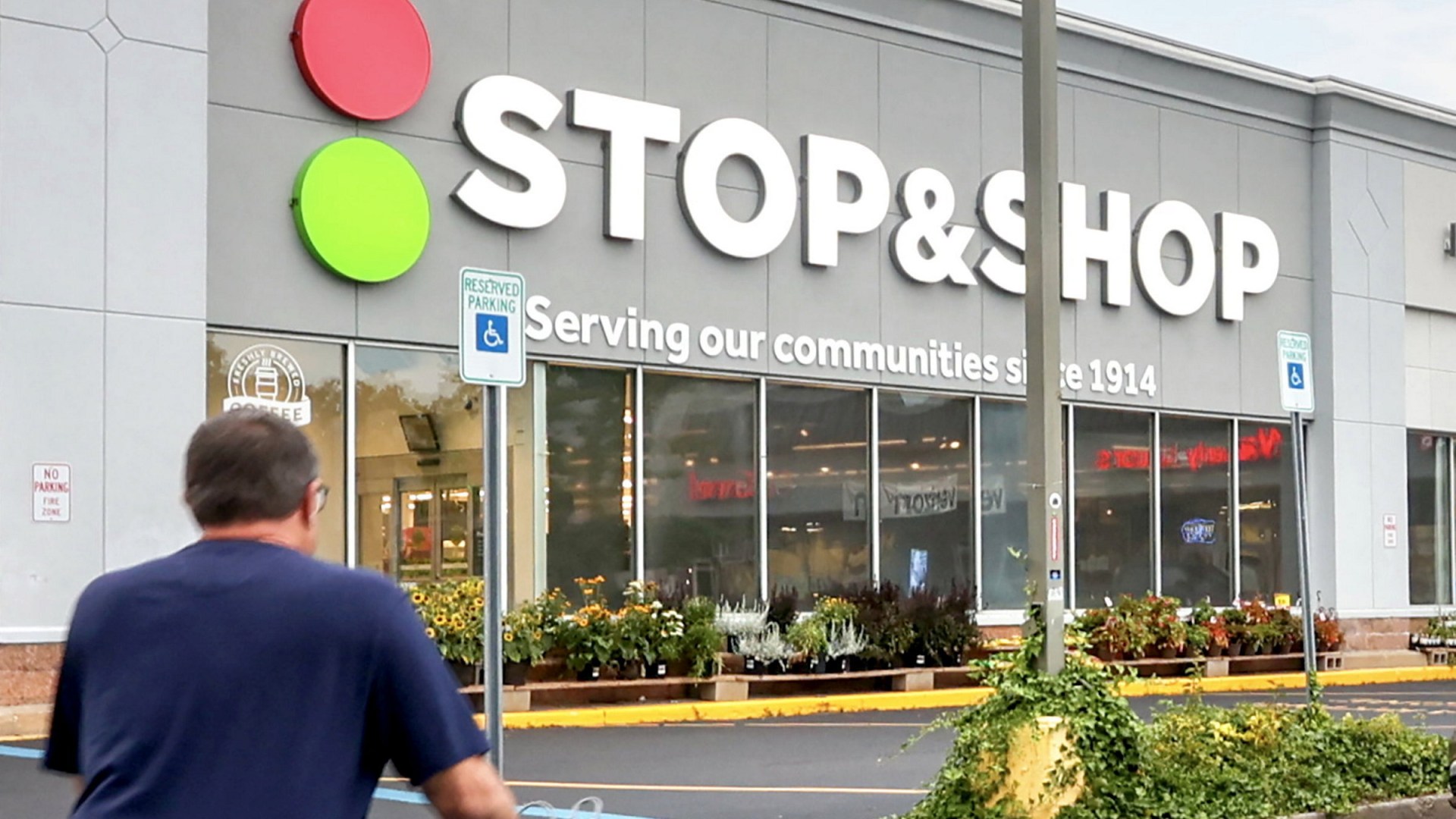 Stop and Shop customer waits ‘triple amount of time’ just to avoid self checkout switch – staff still had to assist [Video]