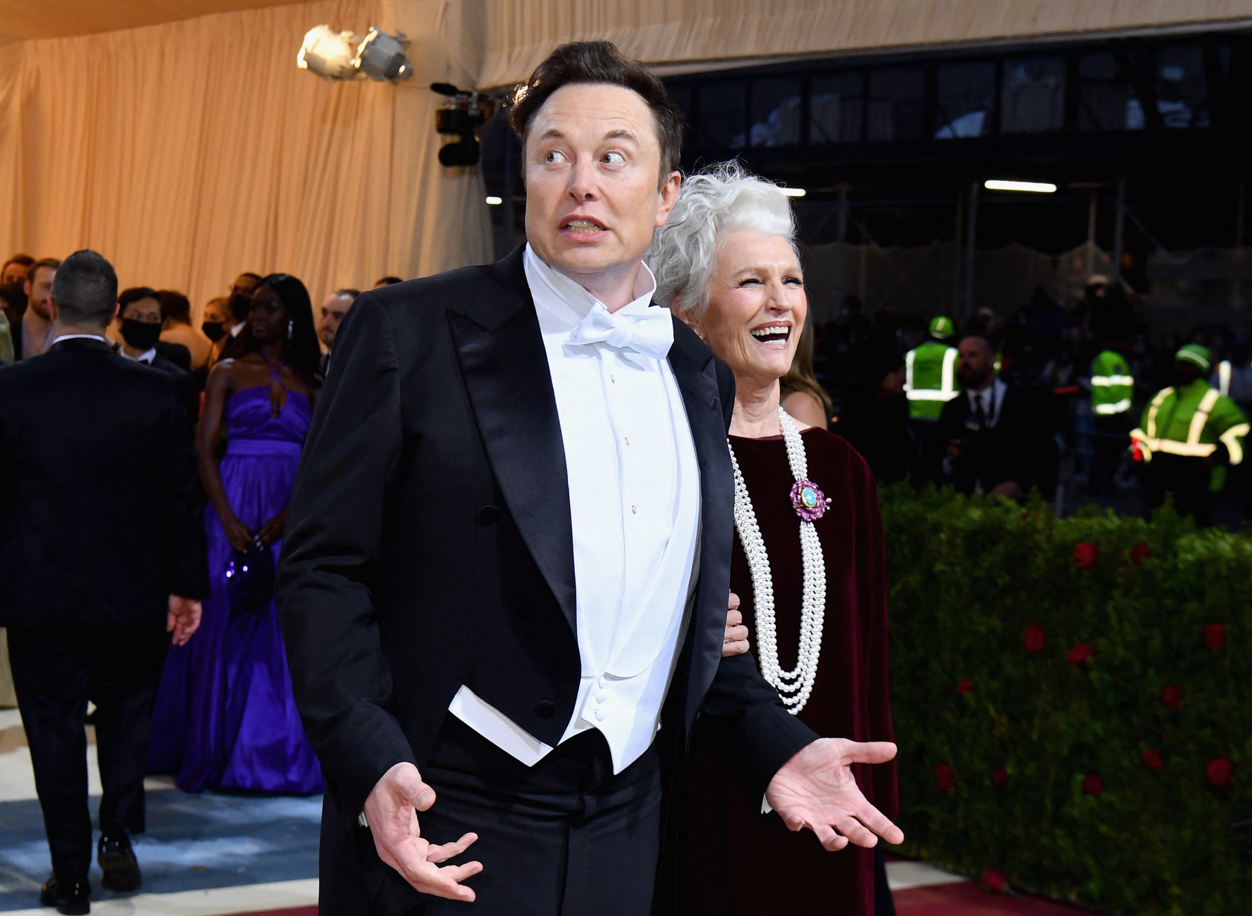 Elon Musk’s Mom Makes Multiple Controversial Statements About Her Son [Video]