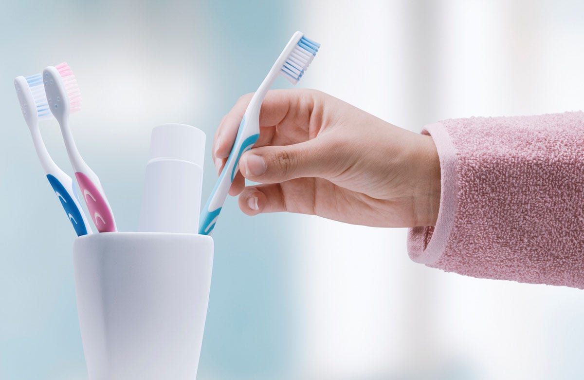 Im a dentist  heres why you should never keep your toothbrush near the toilet [Video]